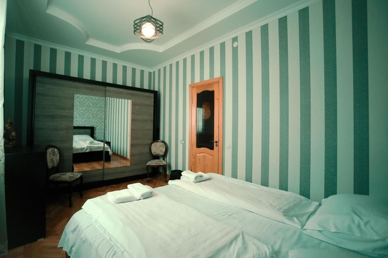 Отели типа «постель и завтрак» Apartment OLD KUTAISI Кутаиси