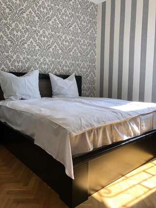 Отели типа «постель и завтрак» Apartment OLD KUTAISI Кутаиси Двухместный номер с 1 кроватью-11